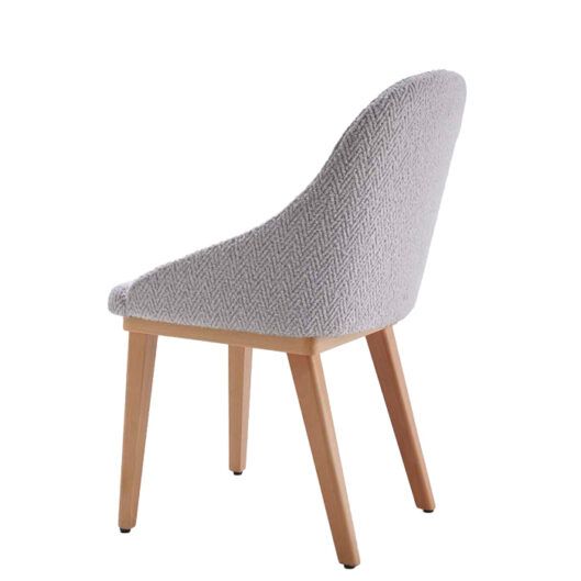 Silla Doris tapizada estructura en madera de haya para hosteleria Magari Design