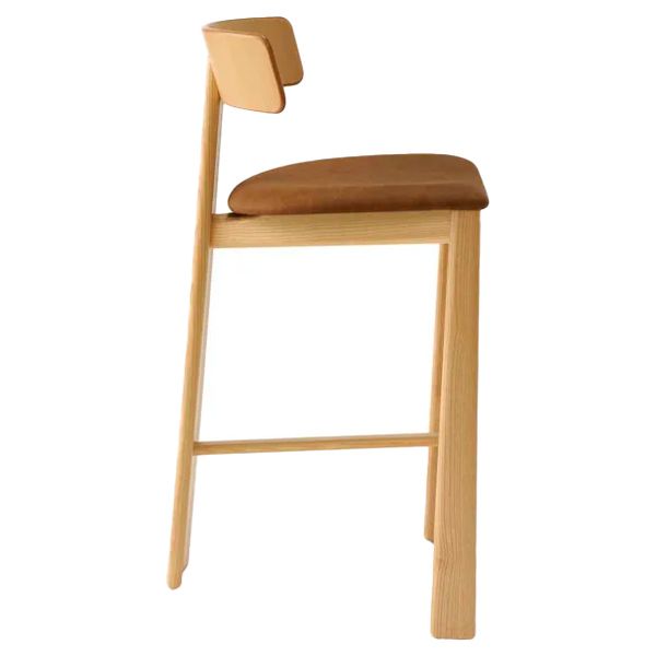 Taburete de tres patas en madera para hostelería Taburete de tres patas en madera para hostelería