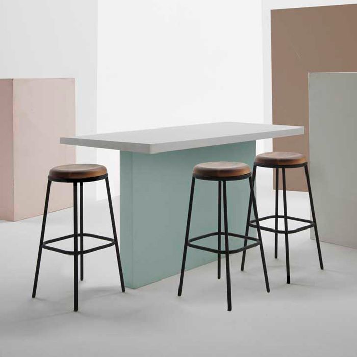 Taburete metalico con asiento de madera para hosteleria Zobe Taburete metalico con asiento de madera para hosteleria Zobe