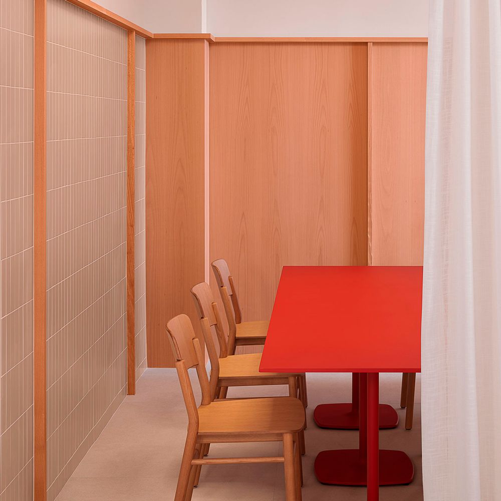 Sillas de madera para restaurantes - Ingenia Contract Sillas de madera para restaurantes - Ingenia Contract