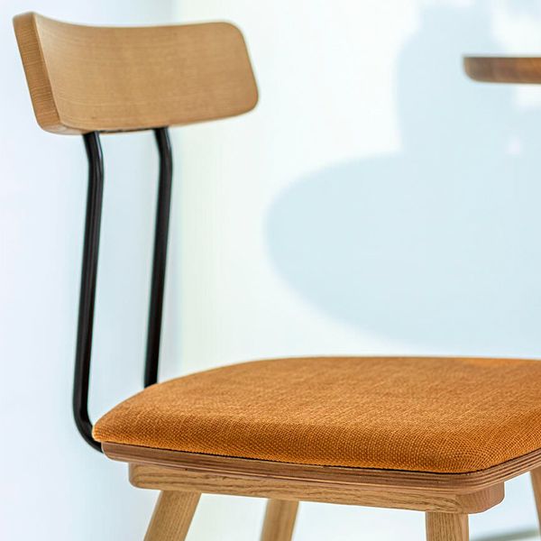 silla-madera-y-metal-asiento-tapizado-mary-tess-si-detalle